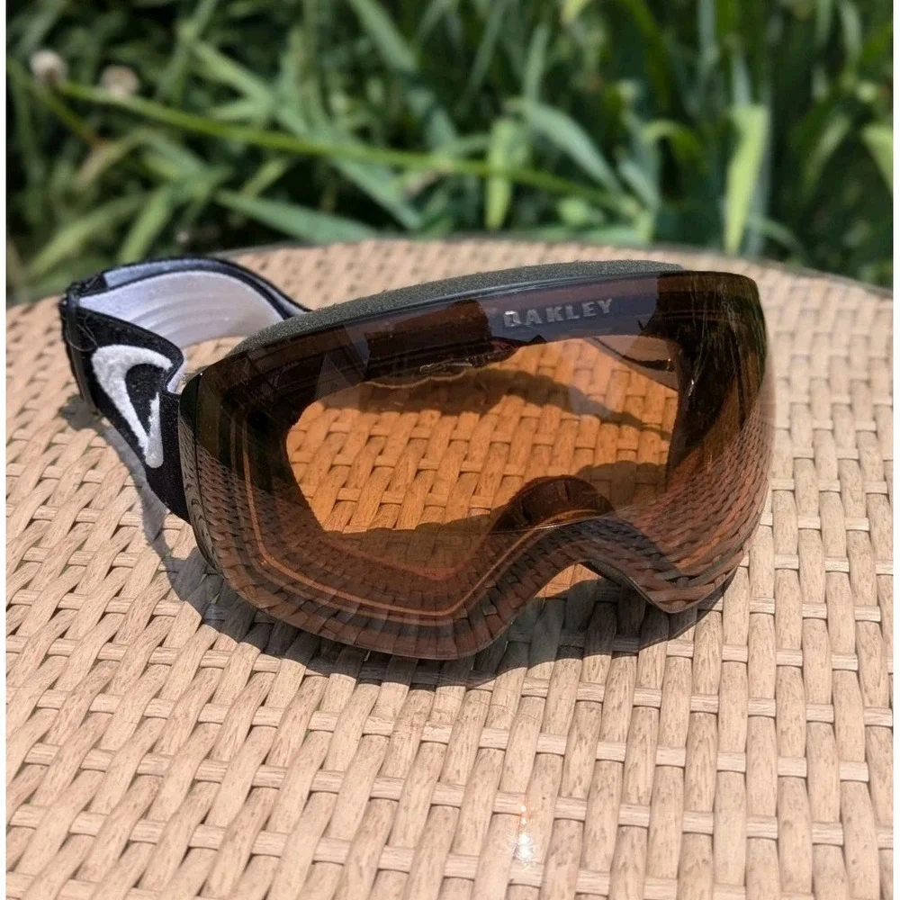 Oakley PRIZM Snow Ski Goggles Black White Amber Lens Snowboard Winter
